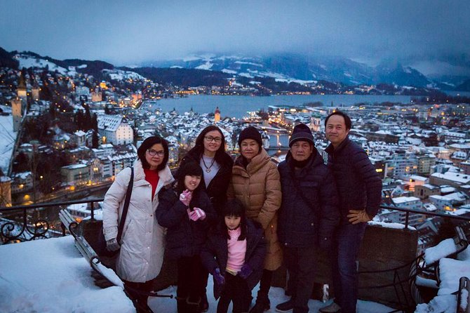 Lucerne Best Guided Walks - Admiring the Chapel Bridge and Water Tower