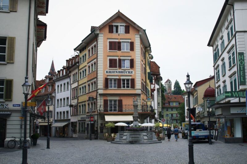 Lucerne: Express Walk with a Local in 60 minutes - Key Points