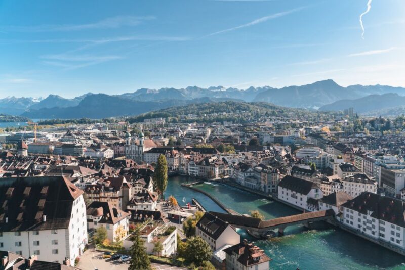 Lucerne: Guided Walking Tour with an Official Guide - The Expertise of the Guides