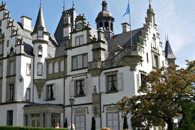 Lucerne Lakeside and Villas Private Walking Tour - The Manor House at St. Charles Hall and Artistic Statues