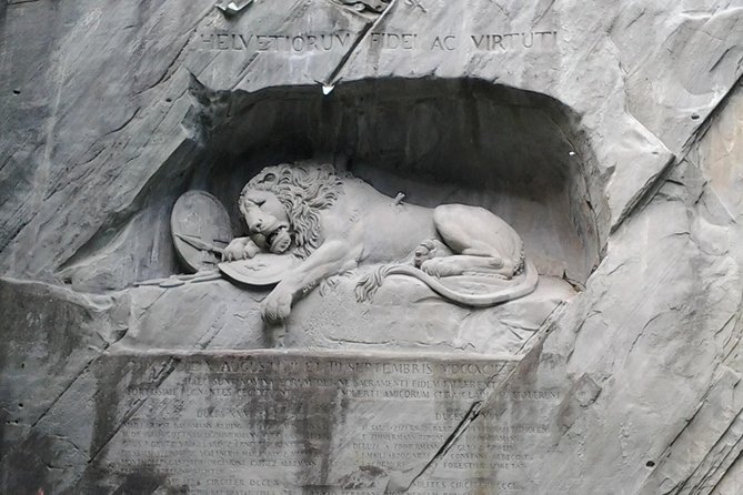 Lucerne small group walking tour and Lake Cruise from Zürich - Admiring the Renaissance Style Kornmarkt and Hotel des Balances