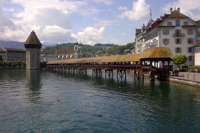Lucerne small group walking tour and Lake Cruise from Zürich - Discovering the Church of St. Leodegar and the Lion Monument