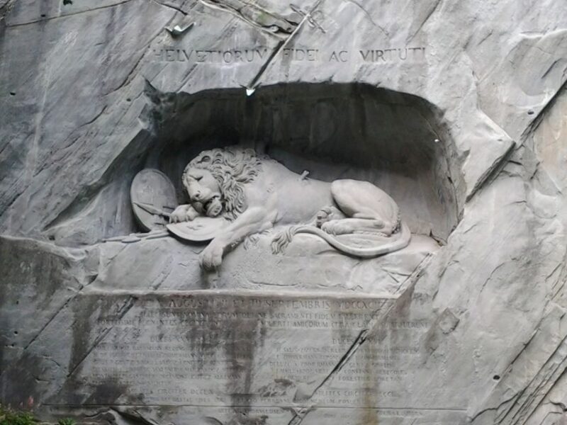 Lucerne small group walking tour and Lake Cruise from Zürich - Key Points