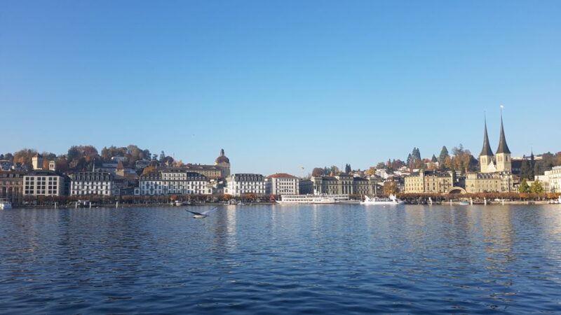 Lucerne small group walking tour and Lake Cruise from Zürich - Exploring Lucerne’s Iconic Old Town Streets