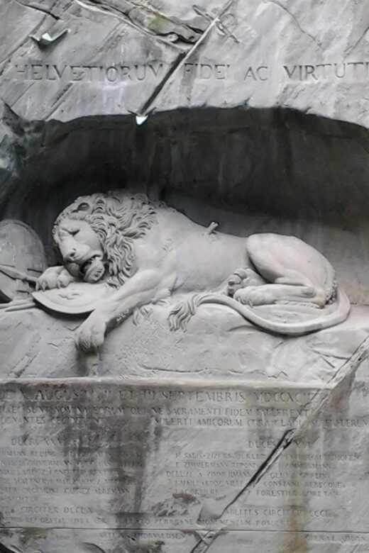 Lucerne small group walking tour and Lake Cruise from Zürich - Visiting the Lion Monument: A Moving Sculpture