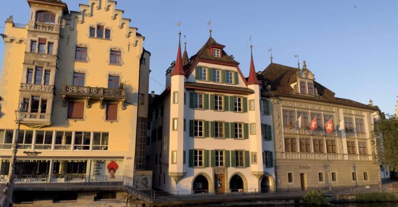 Lucerne: Smartphone walking tour - cool Lucerne old town - Discover Lucernes Old Town with a Self-Guided Smartphone Tour for Just $6