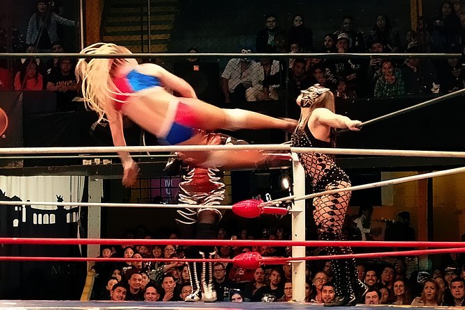 Lucha Libre wrestling show, tacos and beer with artist - Key Points