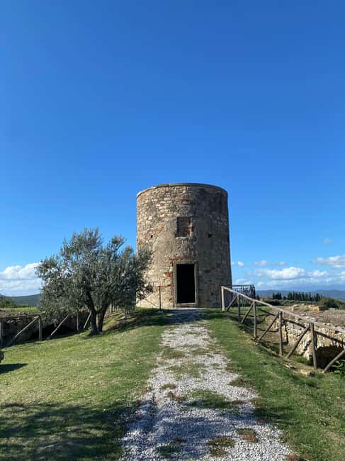 Lucignano: Guided Hike with Fortress Visit - Exploring Tuscany on a Guided Hike from Lucignano