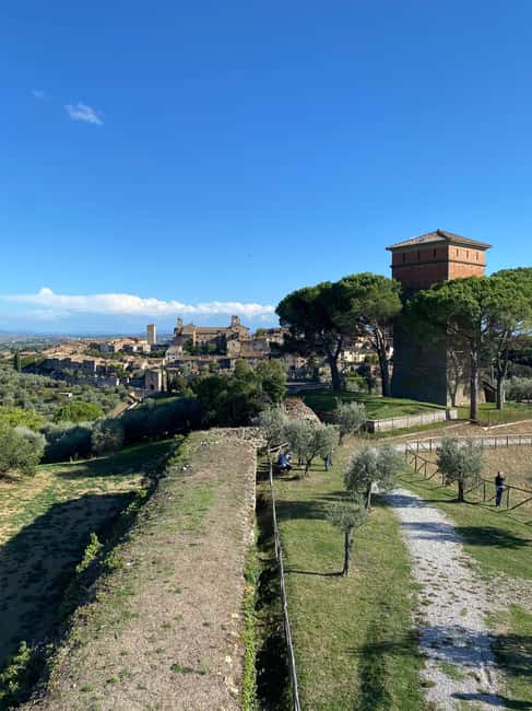 Lucignano: Guided Hike with Fortress Visit - Key Points