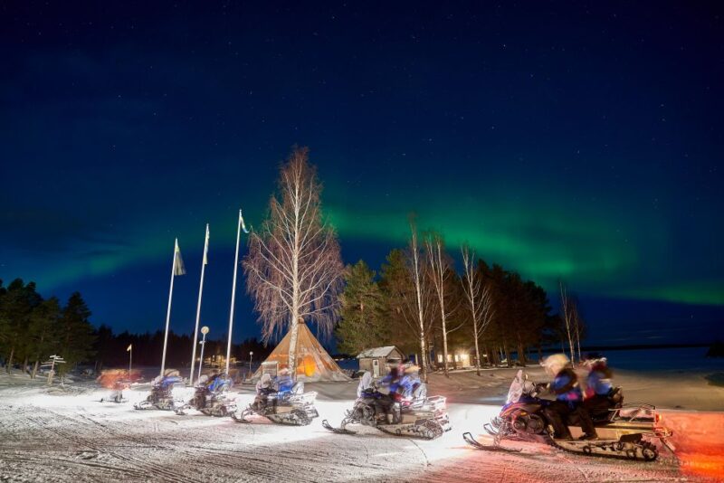 Luleå : Northern lights snowmobile tour - Exciting Northern Lights Snowmobile Adventure Near Luleå
