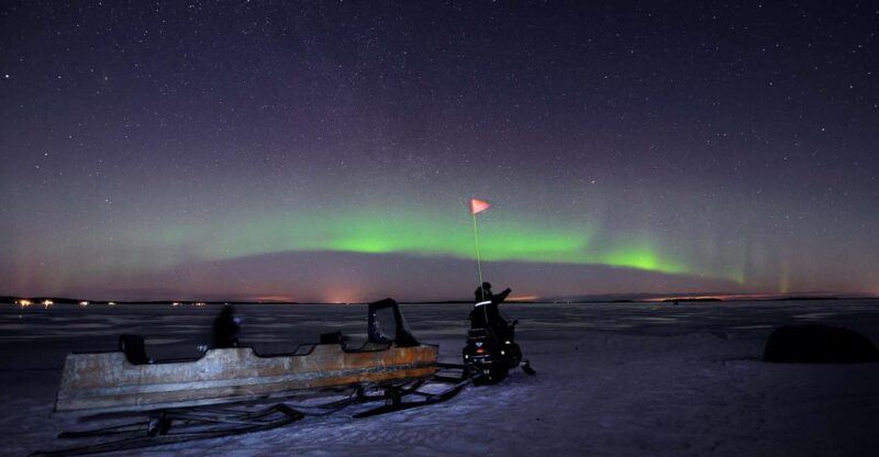 Luleå : Northern Lights Tour on a Snowmobile drawn Sled - The Snowmobile and Sled Experience