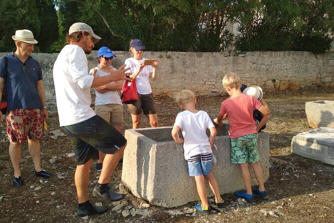 Lumbarda-Sunset Kayaking Experience with picnic: Wine and Sweets - Food, Drinks, and Family-Friendliness