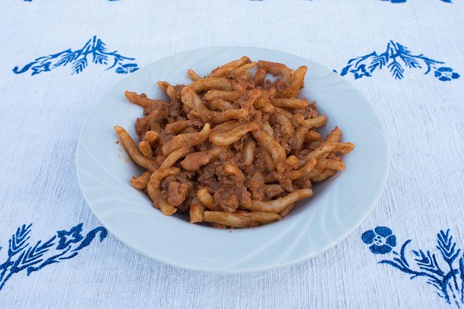 Lunch or dinner and cooking demo at a local home in Chieti - Location and Meeting Details in Chieti