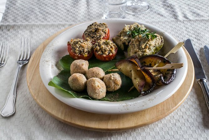 Lunch or dinner and cooking demo at a local's home in Pescara - Key Points