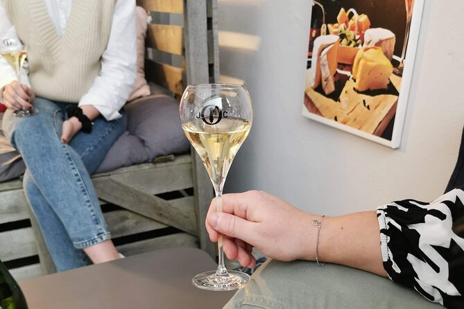 Lunch with Champagne & Ratafia champenois - Key Points