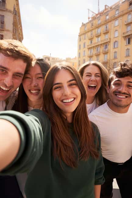 Lund: Private Christmas Walking Tour with Markets - Visiting Vinterlund Market: Aromas, Flavors, and Festive Stalls