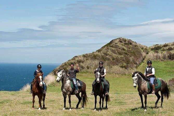 Lusitano Trail - Horseback riding for beginners - Discover the Lusitano Trail on Faial Island