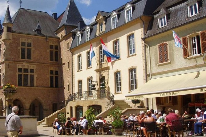 Luxembourg Airport Transfers : Airport LUX to Luxembourg in Business Car - Professional Drivers Ensuring a High-Quality Experience