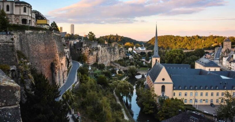 Luxembourg: City Highlights Guided Walking Tour - Iconic Landmarks: The Grand Ducal Palace and Notre-Dame Cathedral