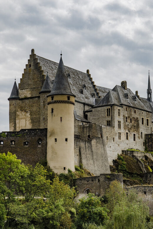 Luxembourg: Express Walk with a Local in 60 minutes - From Chem. de la Corniche to the Palais Grand-Ducal