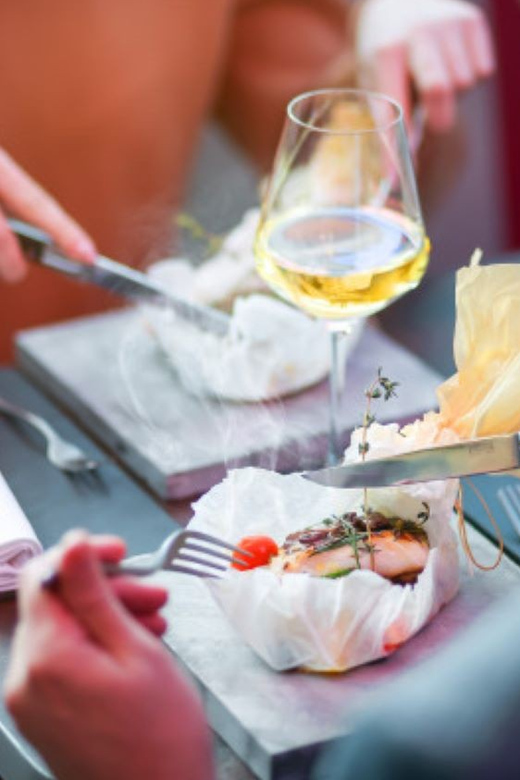 Luxembourg: Gourmet Food Dinner in a Vintage Bus - Why Choose the Gourmet Dinner in a Vintage Bus?