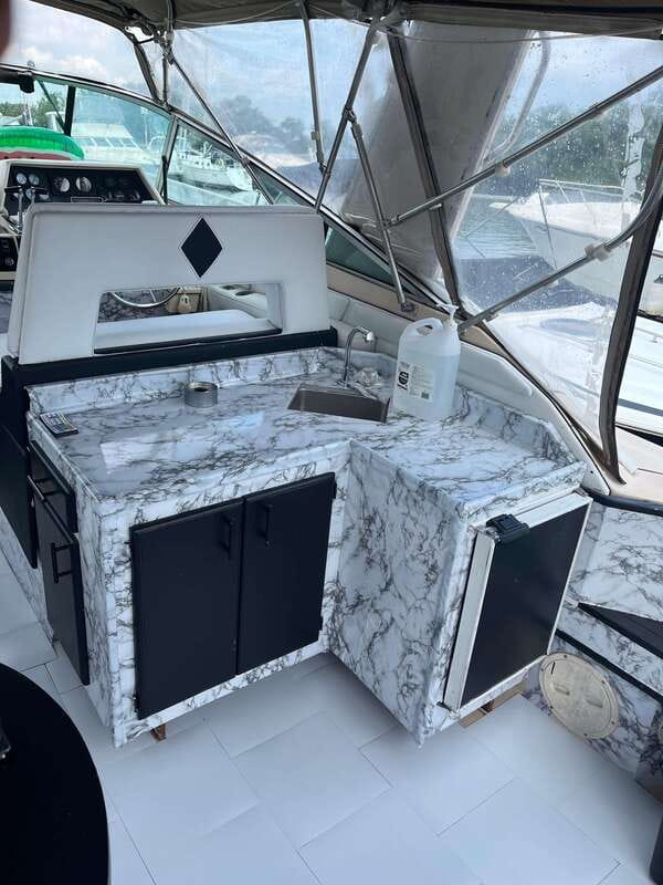 Luxurious 40ft Yacht Charter - Flexible Weather Policies and Optional Cover for Comfort