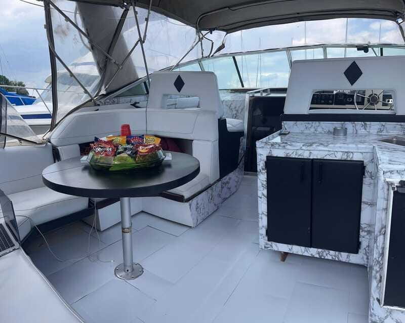 Luxurious 40ft Yacht Charter - Ideal for Celebrations and Private Gatherings