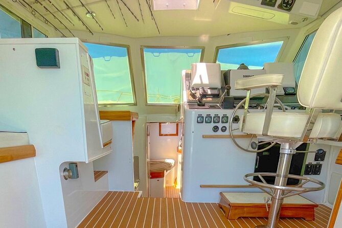 Luxury Bay or Sunset Yacht Cruise in San Diego - Onboard Comforts and Included Amenities