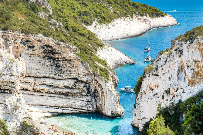Luxury Blue Cave & Five Islands Tour from Split - Discovering Hvar’s Historic Charm and Vibrant Atmosphere