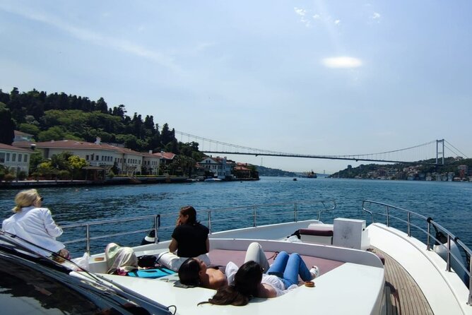 Luxury Bosphorus Yacht Cruise  Stopover in Asian Side - Key Points