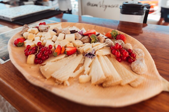 Luxury Catamaran Cruise with Brunch and Unlimited Drinks - Group Size, Booking, and Practical Details