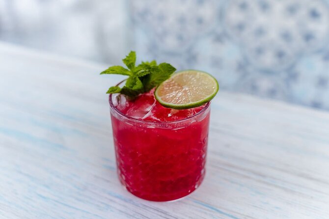 Luxury Cruise with Dinner and Music in Los Cabos - The Route Along the Bay of Cabo San Lucas