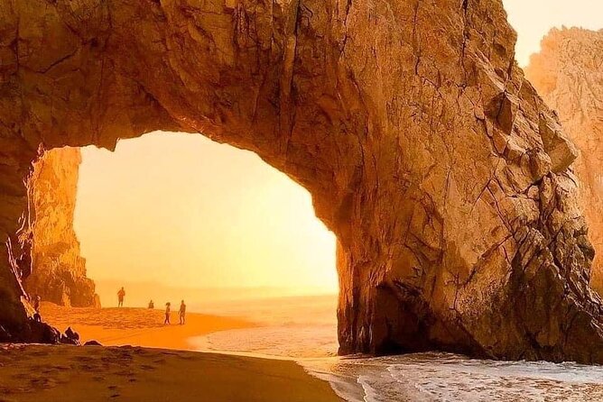 Luxury Cruise with Dinner and Music in Los Cabos - The DJ and Music Atmosphere