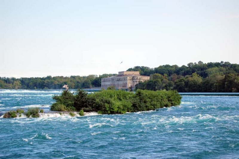 Luxury Day Trip: Niagara on the Lake, Wine & Falls - The Guide and Overall Experience