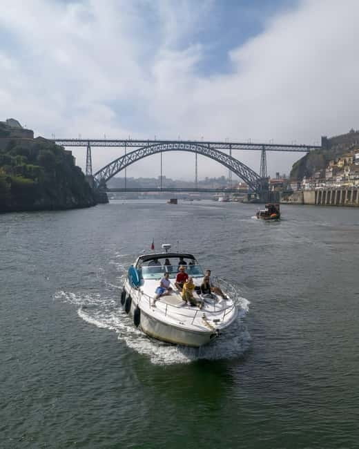 Luxury Douro Yacht Tour: Scenic Views & Complimentary Drinks - Flexibility in Duration and Itinerary