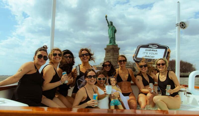 Luxury Hot Tub Boat Around NYC & Statue Private Tub up to 10 - Who Will Love This Experience?