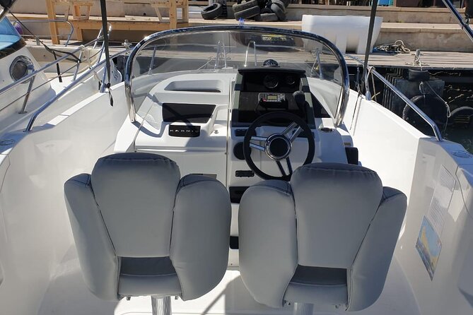 Luxury- Karnic SL701 Private Self-Drive Boat Hire - Key Points