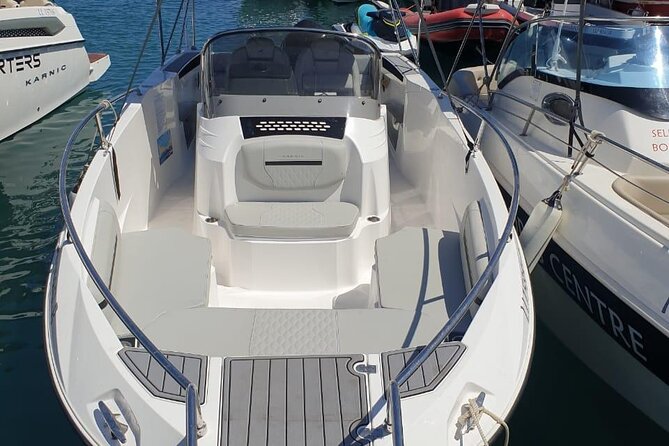 Luxury- Karnic SL701 Private Self-Drive Boat Hire - Safety and Comfort: What Is Included