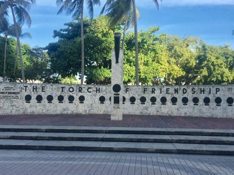 Luxury Miami plus Vizcaya and Coral Gables Half-day Tour - The Stories and Expertise of the Native Guide