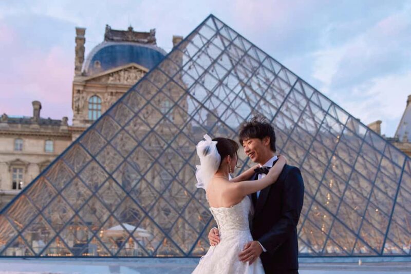 Luxury Paris Couple Photoshoot at Iconic Locations - Key Points