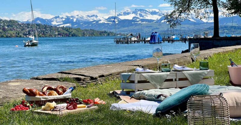 Luxury picnic by Zurich lake - Experience a Hassle-Free Luxury Picnic by Zurich Lake for Two