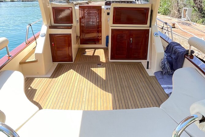 Luxury Private Boat Tour to Elaphiti Islands - Drinks and Onboard Comforts