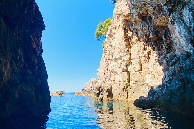 Luxury Private Boat Tour to Elaphiti Islands - The Captain’s Expertise and Service Style