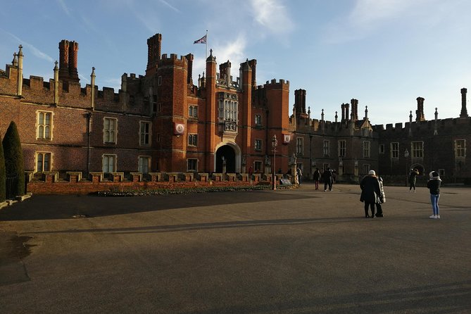 Luxury Private Day Hire London-London Stopover at Windsor & Hampton Court Palace - Key Points
