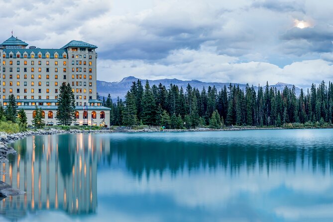 Luxury Private tour of Lake Louise & Moraine from Canmore/Banff - Explore the Canadian Rockies in Style with a Private Luxury Tour