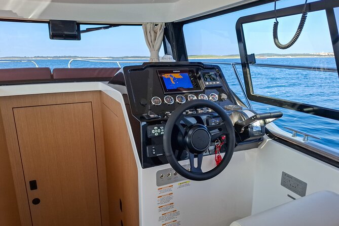 Luxury Private tour on the Kavi 9 Yacht 2025 - A Coffee Break in Milna