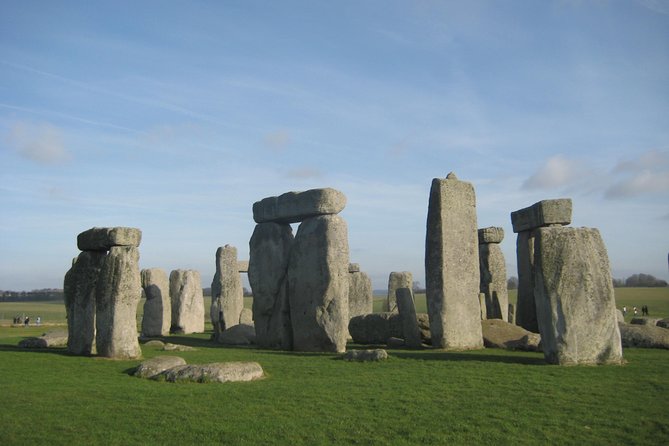 Luxury Private Vehicle Day Hire from & to London via Stonehenge & Windsor Castle - Visiting Stonehenge: A Prehistoric Wonder