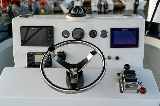 Luxury Private Yacht Charter in Cabo San Lucas Mexico - Key Points