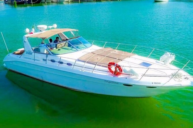 Luxury Private Yacht Rental by the Turquoise Waters of the Caribbean. - Explore the Luxury of a Private Yacht in the Mexican Caribbean