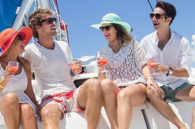 Luxury sailboat in Isla Mujeres - Snorkeling and Paddleboarding in Clear, Warm Waters